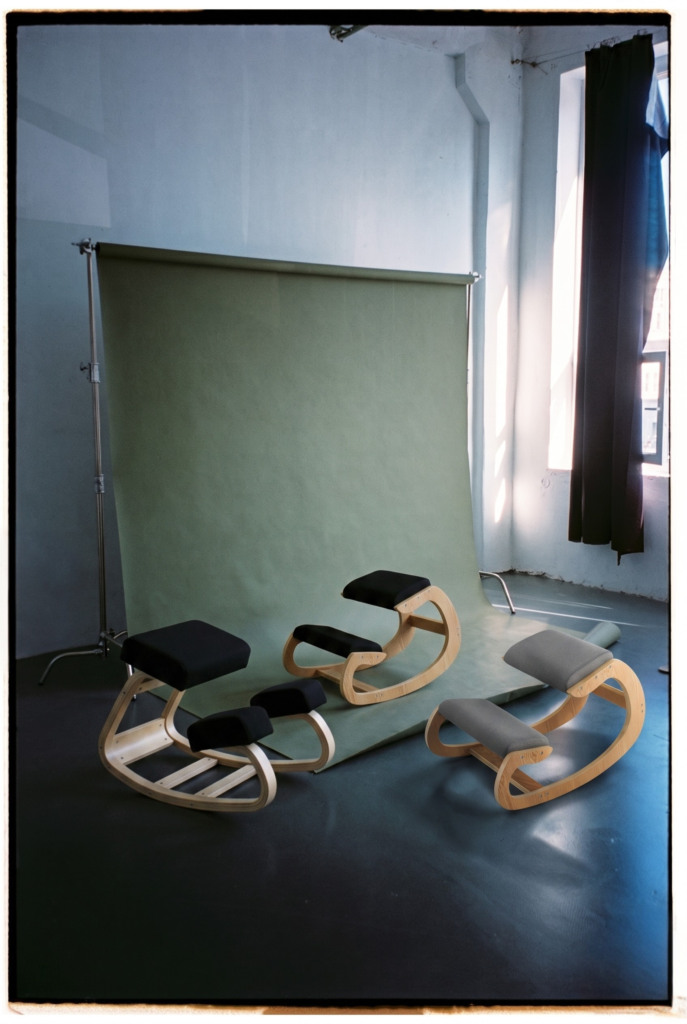 Kneeling Chair vs Ergonomic Chair: Which is Better for Your Back? gemini generated image l8ftvl8ftvl8ftvl (1)
